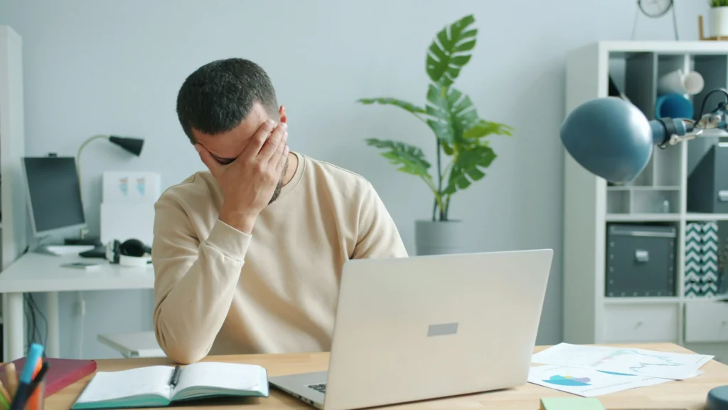Falta de compatibilidad entre una persona y su entorno laboral